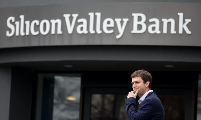 A customer stands outside of a shuttered Silicon Valley Bank (SVB) headquarters in Santa Clara, Calif., on March 10, 2023. (Justin Sullivan/Getty Images)