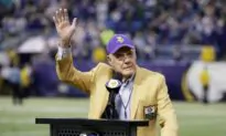 Bud Grant, Stoic Coach of Powerful Vikings Teams, Dies at 95