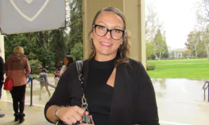 Director of Research Wants to Support Shen Yun Any Way She Can