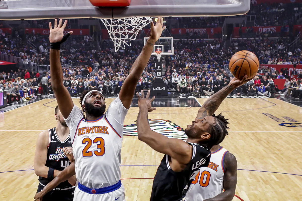 Los Angeles Clippers forward Kawhi Leonard, front right, shoots under pressure from New York Knicks center Mitchell Robinson (23) during the first half of an NBA basketball game in Los Angeles on March 11, 2023. (Ringo H.W. Chiu/AP Photo)