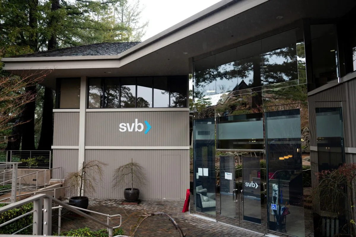 The main entrance of Silicon Valley Bank in Menlo Park, Calif., on March 10, 2023. (Michaela Vatcheva/Reuters)