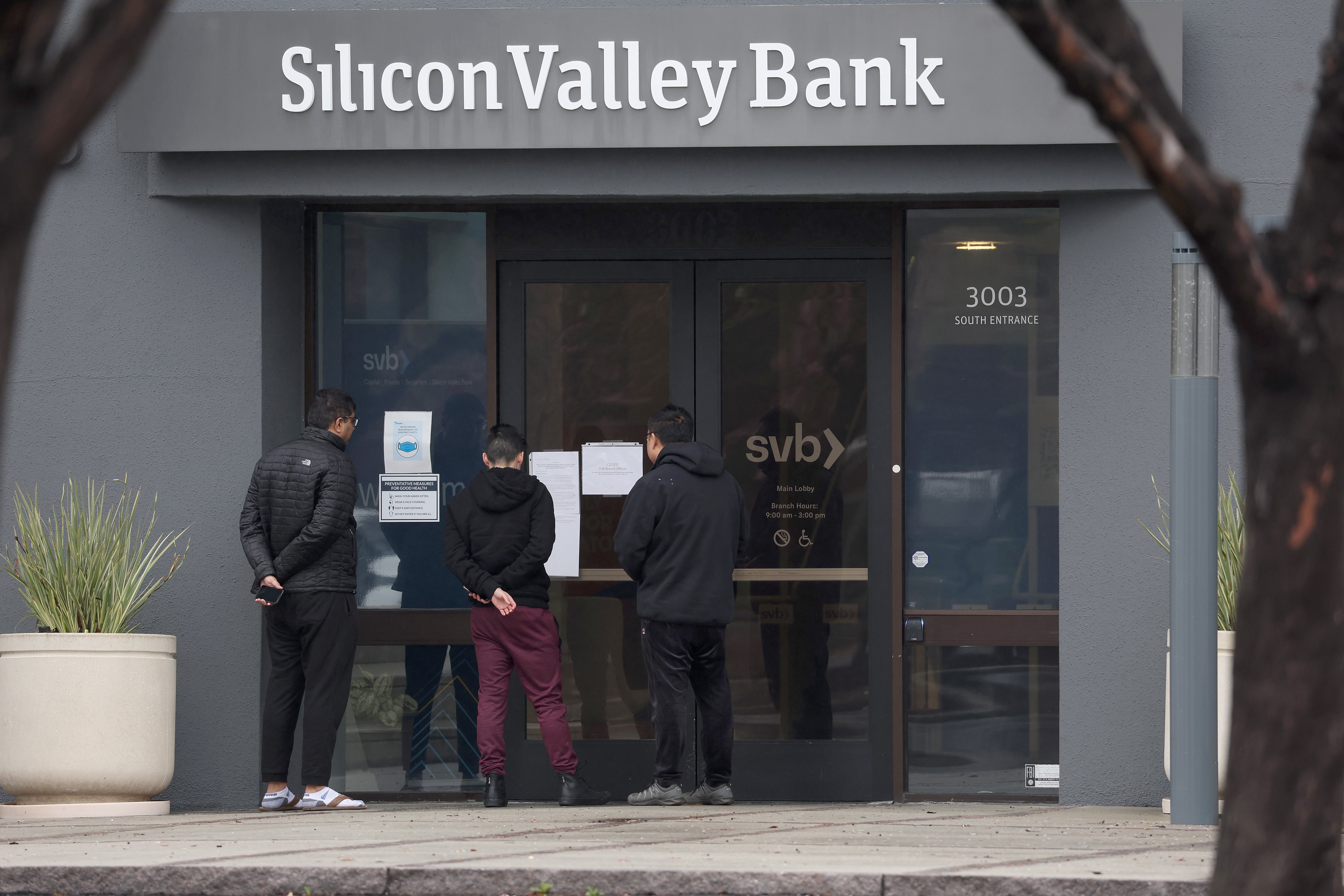 Bank Failures Lead to Investor Bets That Fed Will Ease up on Rate Hikes - Vimarsana News