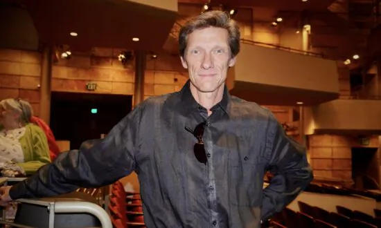 Theater Owner Compliments Shen Yun