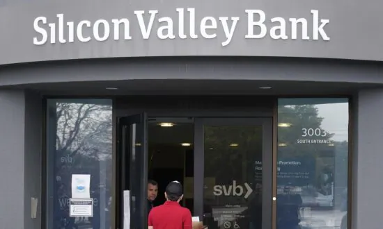 Senate Banking Committee Advances Bill to Claw Back Bank Executive Pay