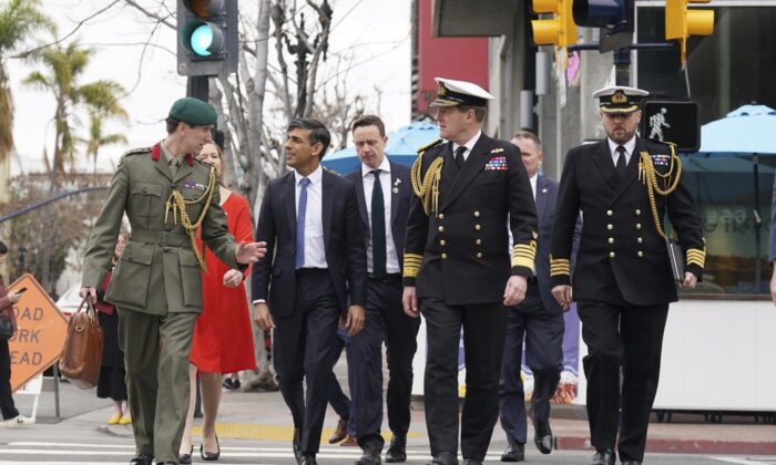 Britain's Prime Minister Rishi Sunak, left to right, Col Jaimie Norman, Admiral Sir Ben Key, First Sea Lord, and Commander Gus Carnie during Sunak's visit to San Diego, Mar. 13, 2023. (The Canadian Press/Stefan Rousseau-Pool via AP)
