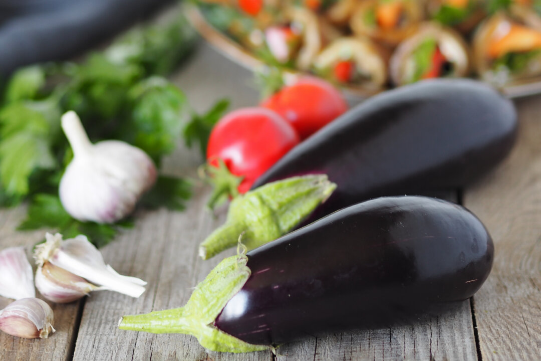 The bright-purple color of eggplant comes from flavonoid glycosides or antioxidants that are useful in combating dementia. (Shutterstock)