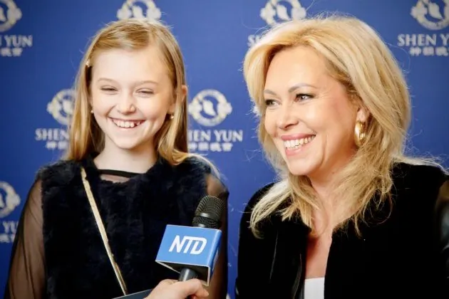 Mrs. Markéta and her daughter at the Shen Yun Performing Arts performance at Prague Congress Center, on March 11, 2023. (NTD)