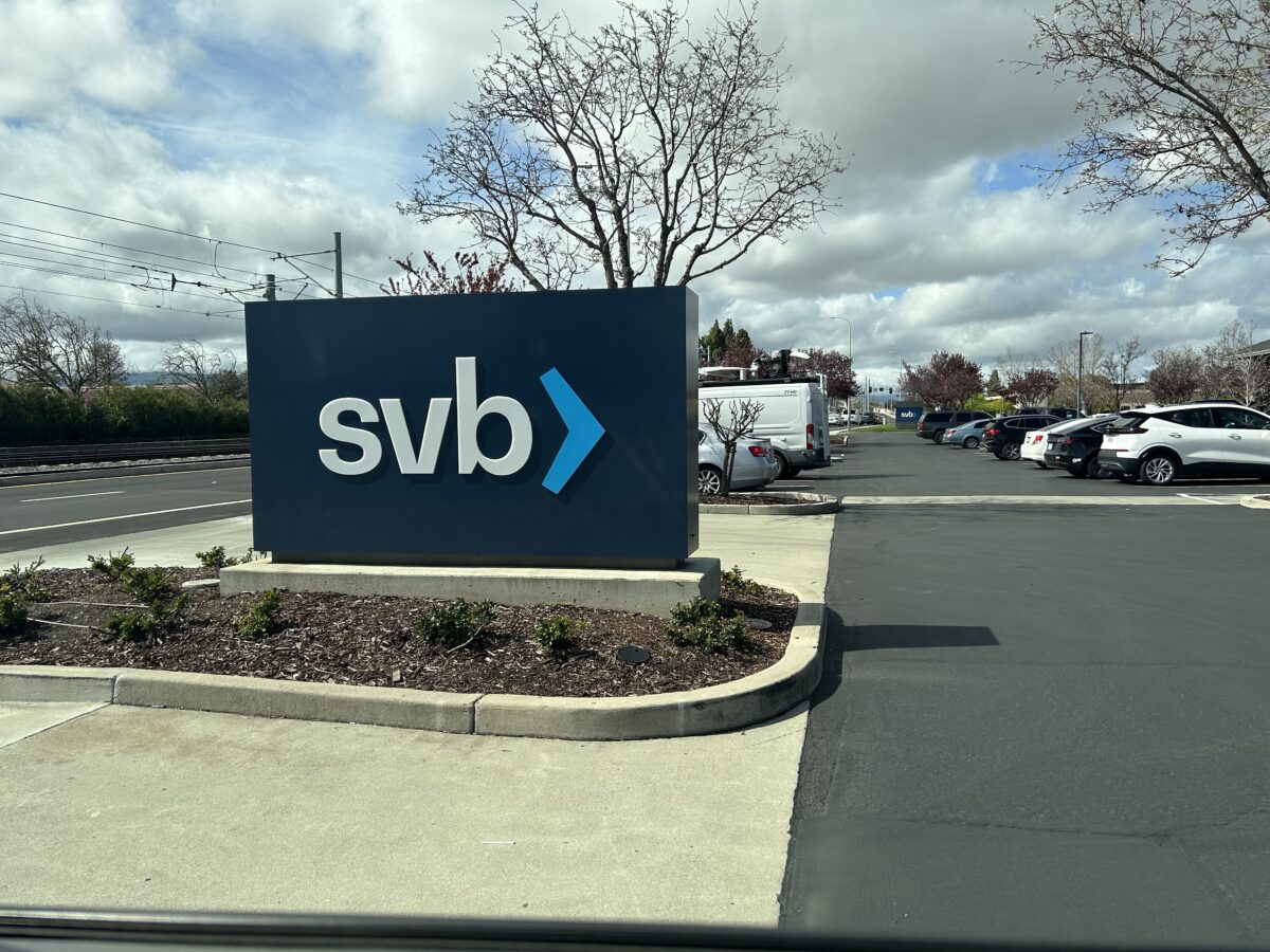 NextImg:Banking Turmoil Caused by SVB Mismanagement, Not Trump-Era Rollbacks: FDIC Official