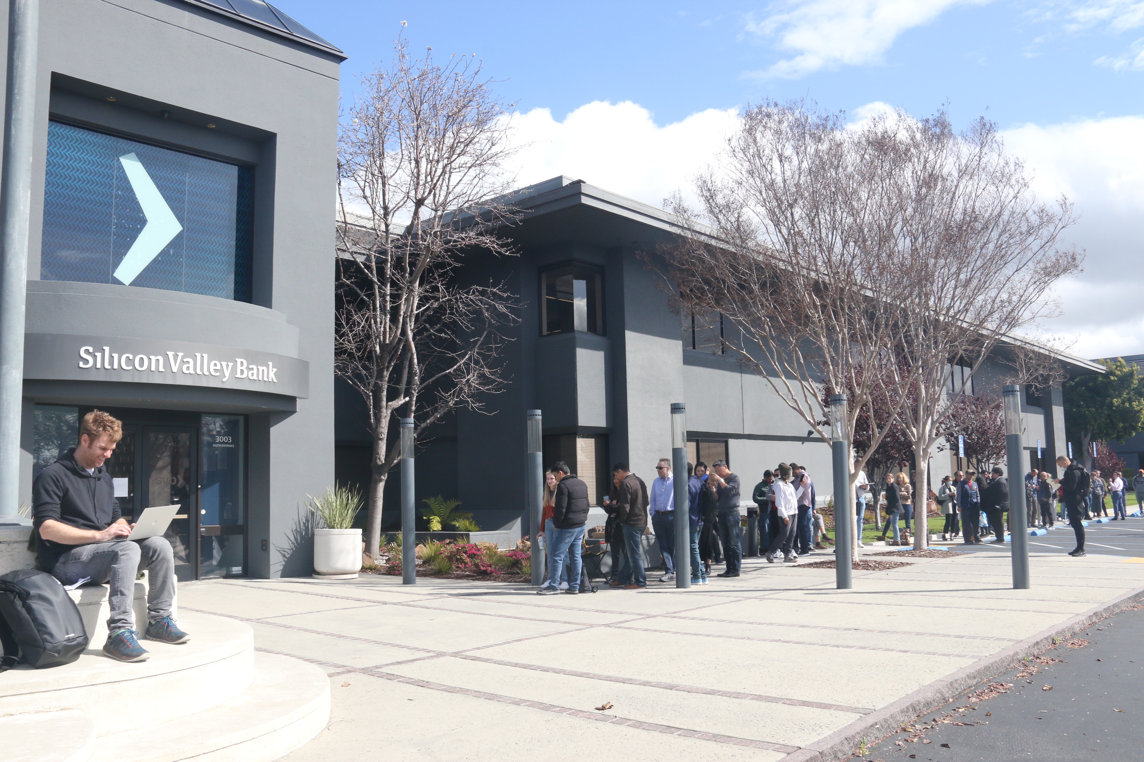 Silicon Valley Bank (SVB) customers lined up for hours in front of the bank's HQ location in Santa Clara on March 13 to access their funds. - Vimarsana News