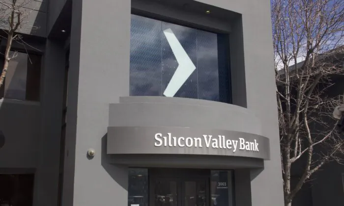 Shuttered Silicon Valley Bank headquarters in Santa Clara, Calif., on March 13, 2023. (Vivian Yin/The Epoch Times)