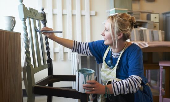 5 Essential Tips to Know Before Painting a Piece of Furniture