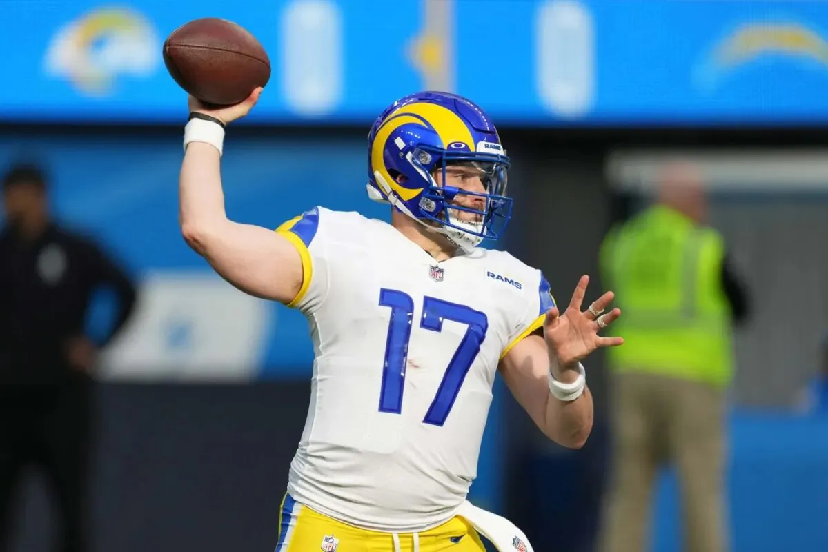 Los Angeles Rams quarterback Baker Mayfield (17) throws the ball in the first half against the Los Angeles Chargers at SoFi Stadium in Inglewood, Calif., on Jan. 1, 2023. (Kirby Lee-USA TODAY Sports via Field Level Media)