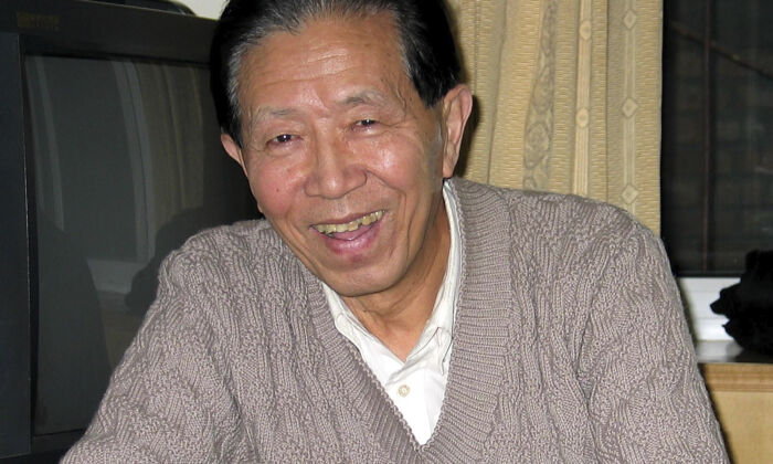 Military surgeon Jiang Yanyong is seen in a hotel room in Beijing on Feb. 9, 2004. (AP Photo)