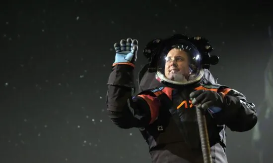 Future NASA Moonwalkers to Sport Sleeker Spacesuits
