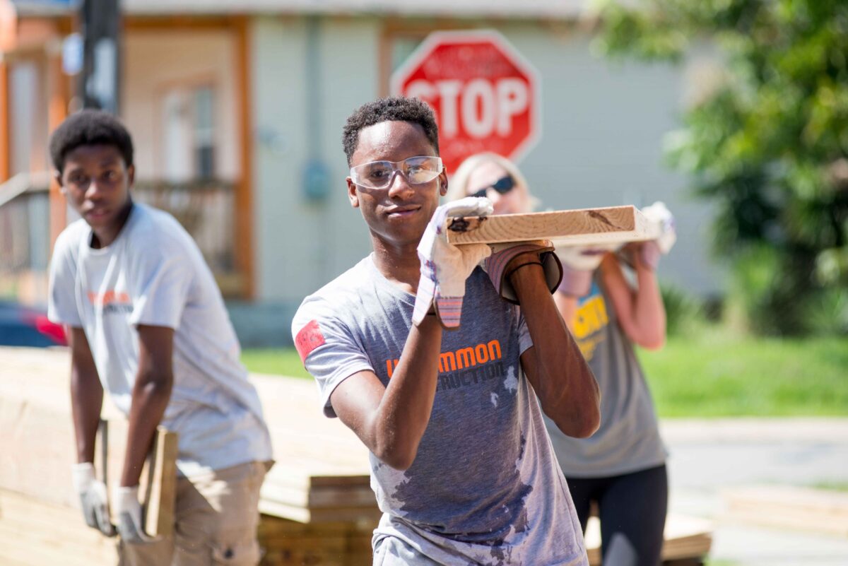 NextImg:Innovative Program Teaches High Schoolers How to Build a House—and a Career