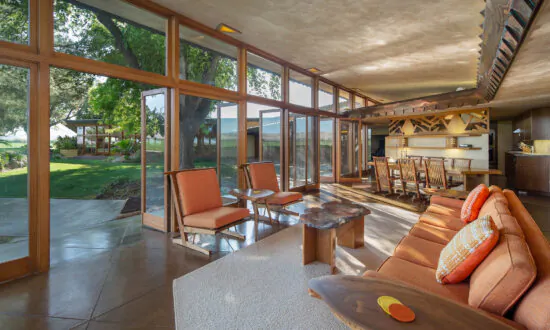 Frank Lloyd Wright Farmhouse