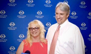 Movie Theatre Owners Astounded by Backdrop Technology in Shen Yun