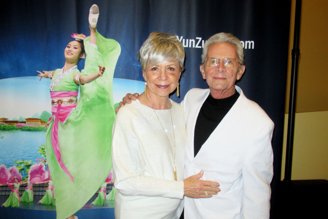 Insurance agent Carlene Faerber (L), with husband Gordon Faerber (R), watched Shen Yun at the Youkey Theatre, RP Funding Center in Thousand Oaks, California on March 16, 2023. (Linda Jiang/The Epoch Times)