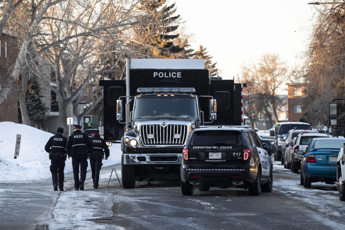 NextImg:Canada: Teen Shoots Mom, Kills 2 Police, and Himself