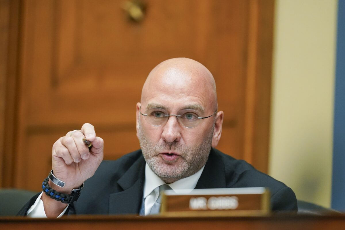 NextImg:Republicans, Democrats Trade Barbs Over Border Field Hearing