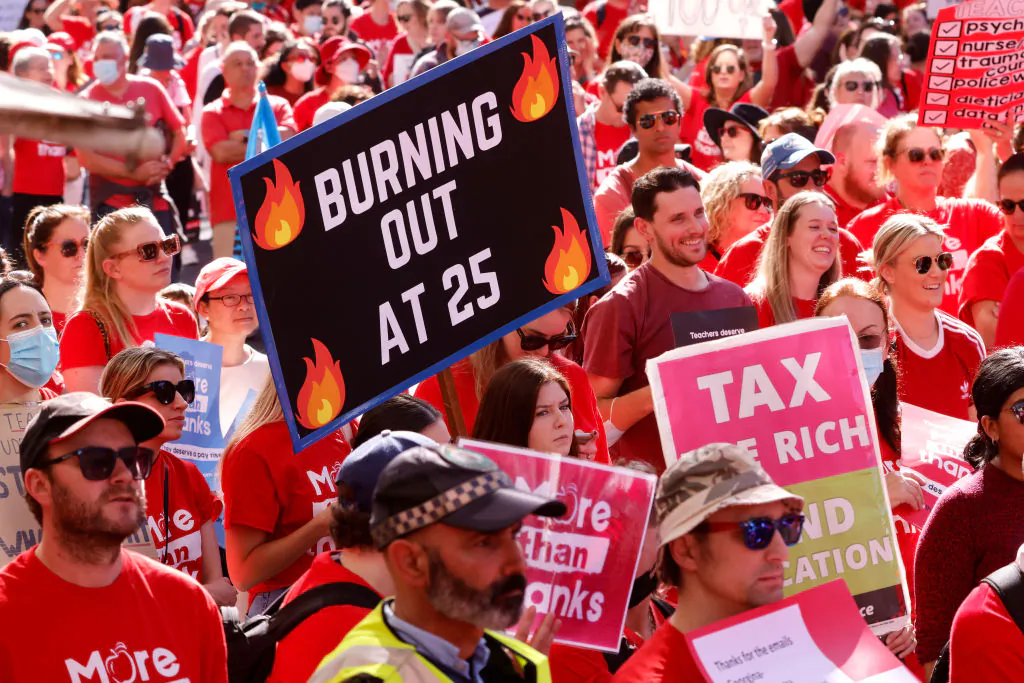 School teachers march along Macquarie St towards NSW Parliament in Sydney, Australia, on May 4, 2022. (Jenny Evans/Getty Images)