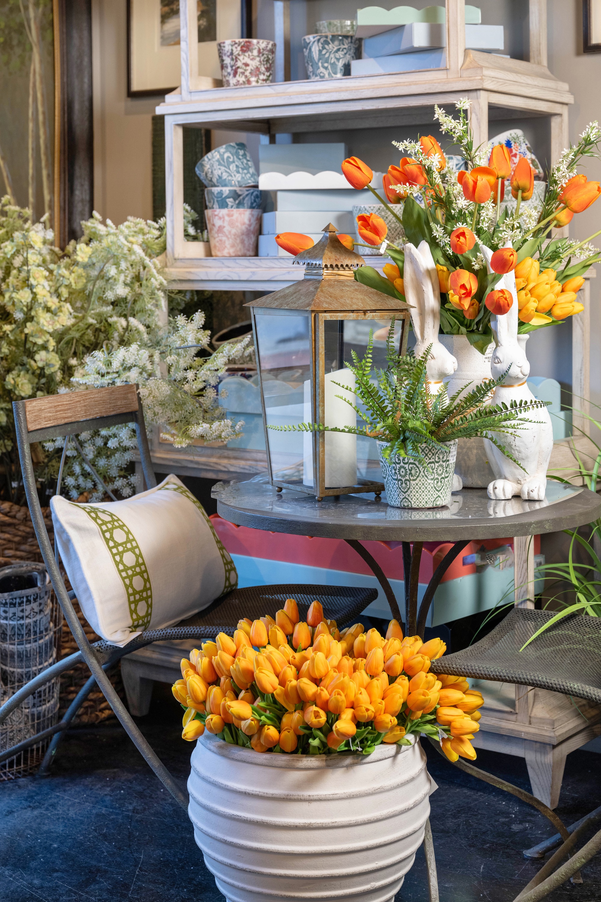 With their simple beauty and versatility, tulips are a must-have for any spring decor.