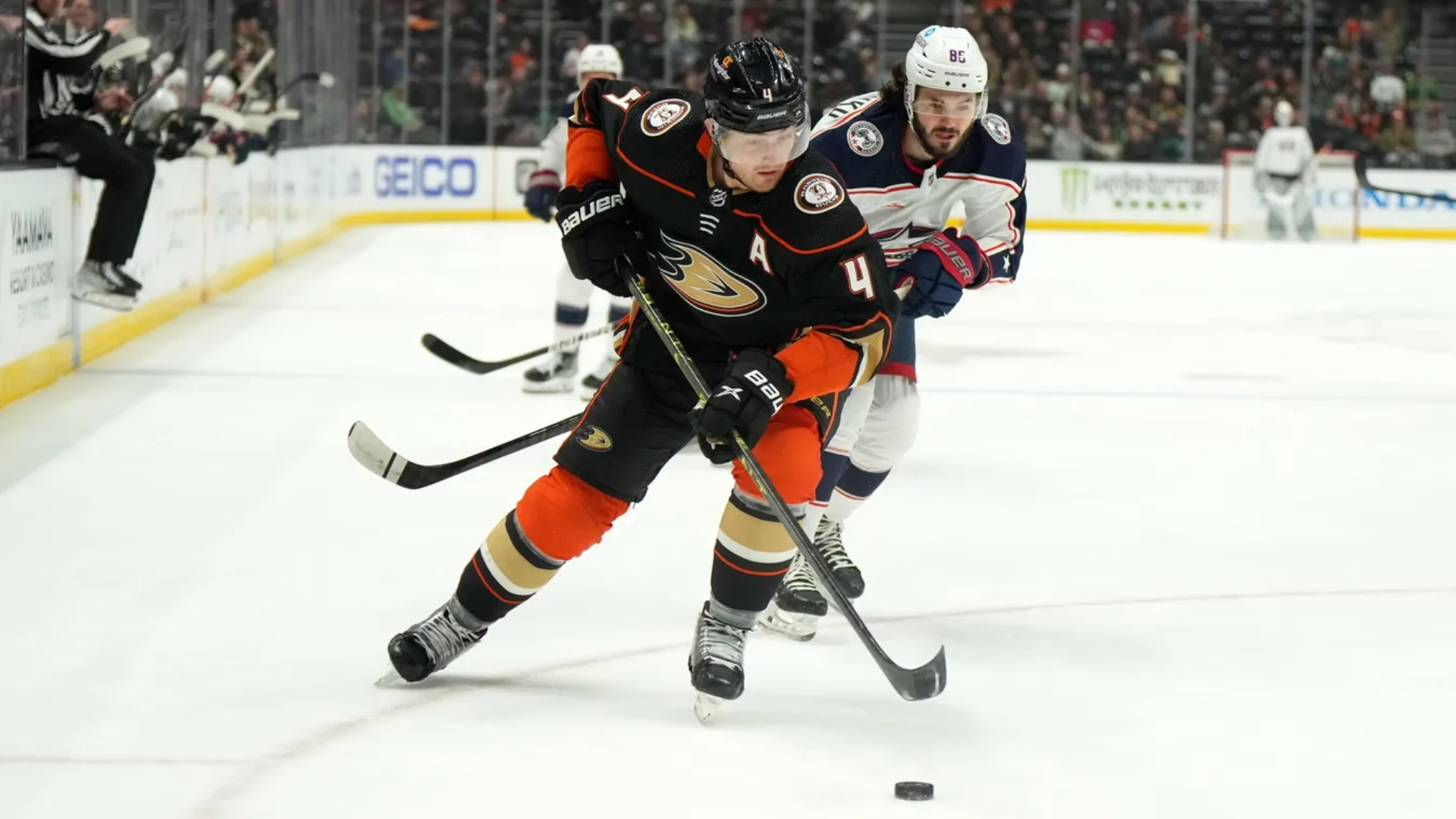 Ducks Score 3 Late Goals to Finish Off Blue Jackets - Vimarsana News