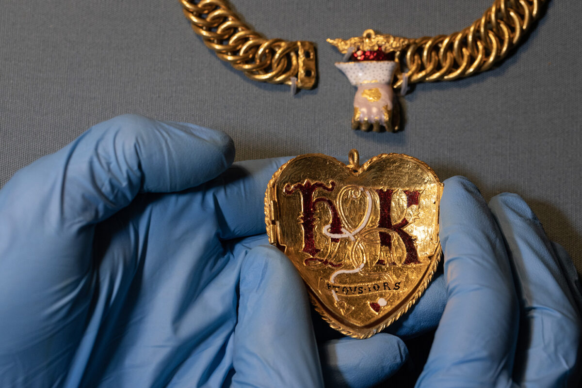 NextImg:A Detectorist in a Royal English Court