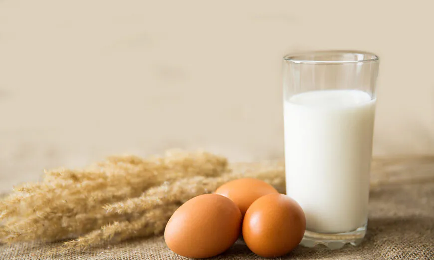 Eating foods that are rich in vitamin C and vitamin D while taking calcium supplements can aid in the absorption of calcium. (Alexander Dubrovsky/Shutterstock)