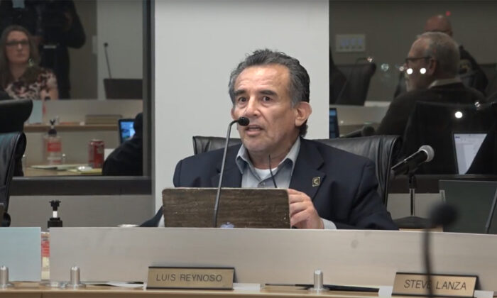 Luis Reynoso speaks at a Chabot-Las Positas Community College meeting on Feb. 22, 2023. (Screenshot/NTD)