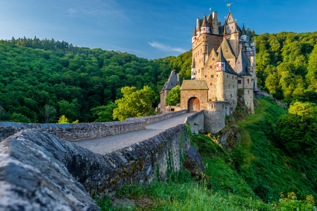 This Unique Castle Has Been One Family’s Home Through 34 Generations ...