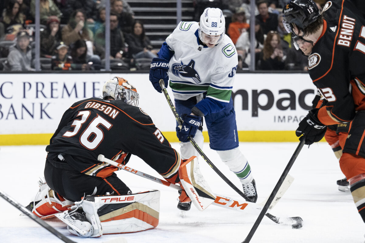 NextImg:Pettersson, Hughes Shine in Canucks' 2–1 Win Over Ducks