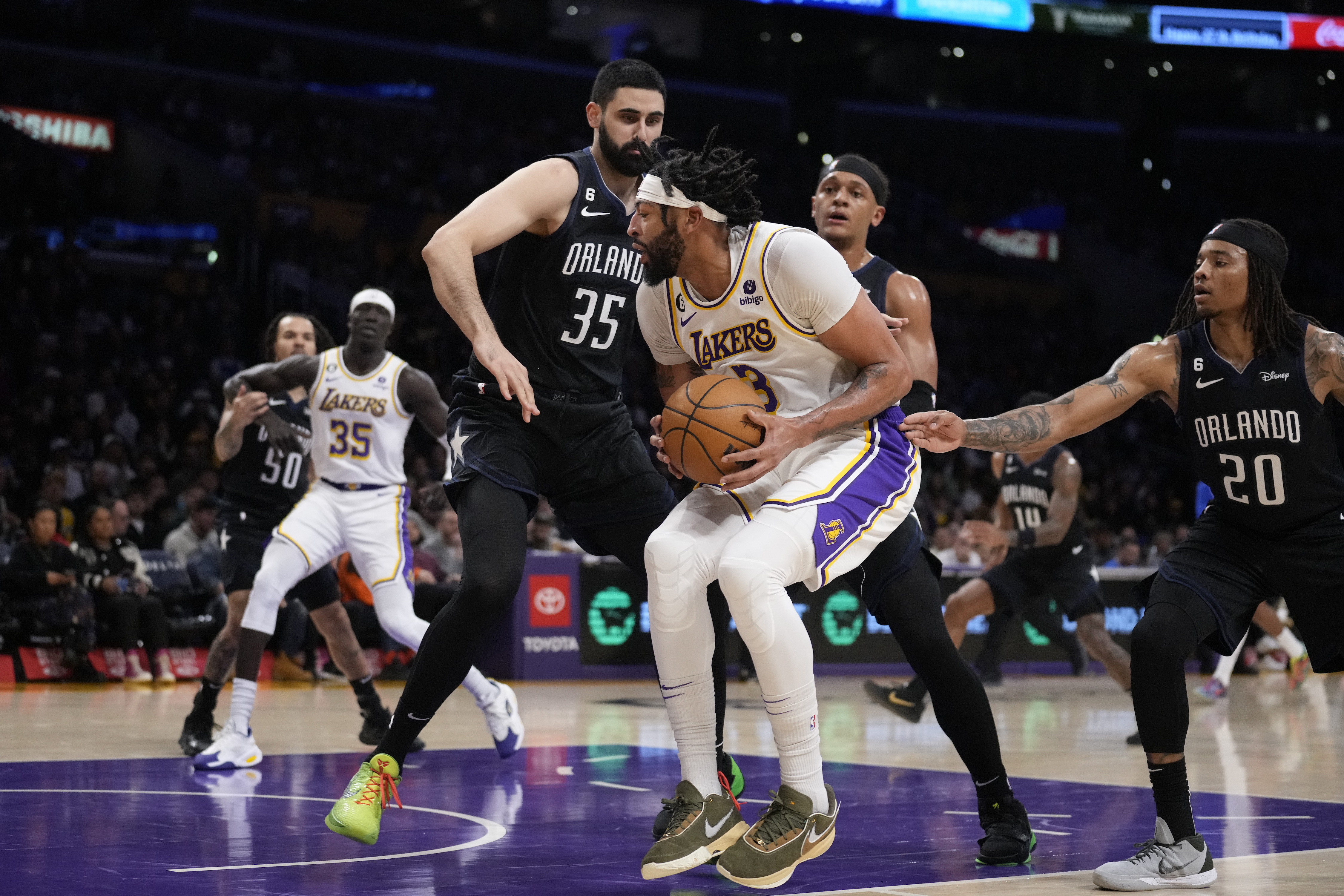Reaves Gets Career-High 35, Pushes Lakers Past Magic 111–105 - Vimarsana News