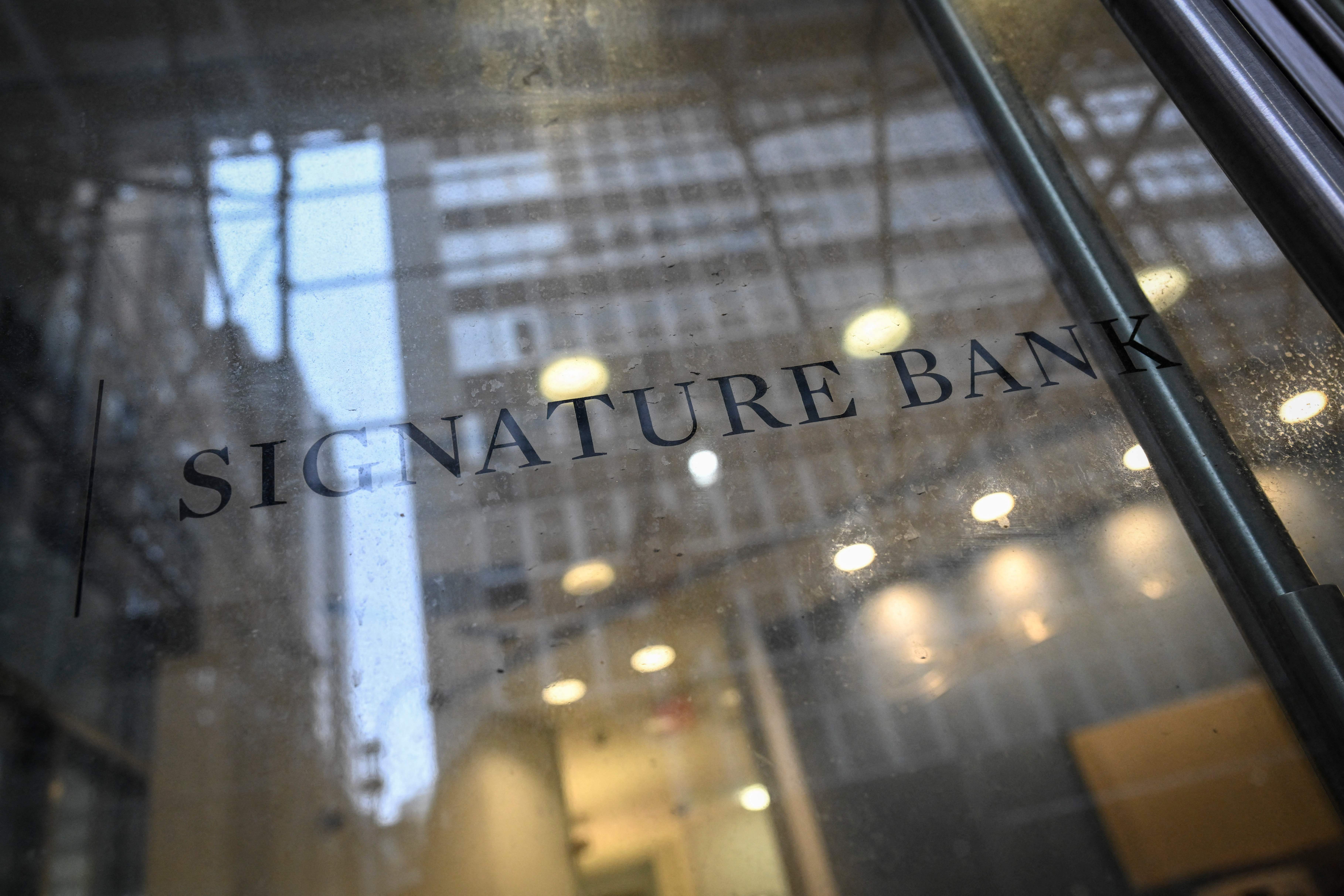 Signature Bank Executives Allegedly Sold $100 Million in Stock During Crypto Surge: WSJ - Vimarsana News