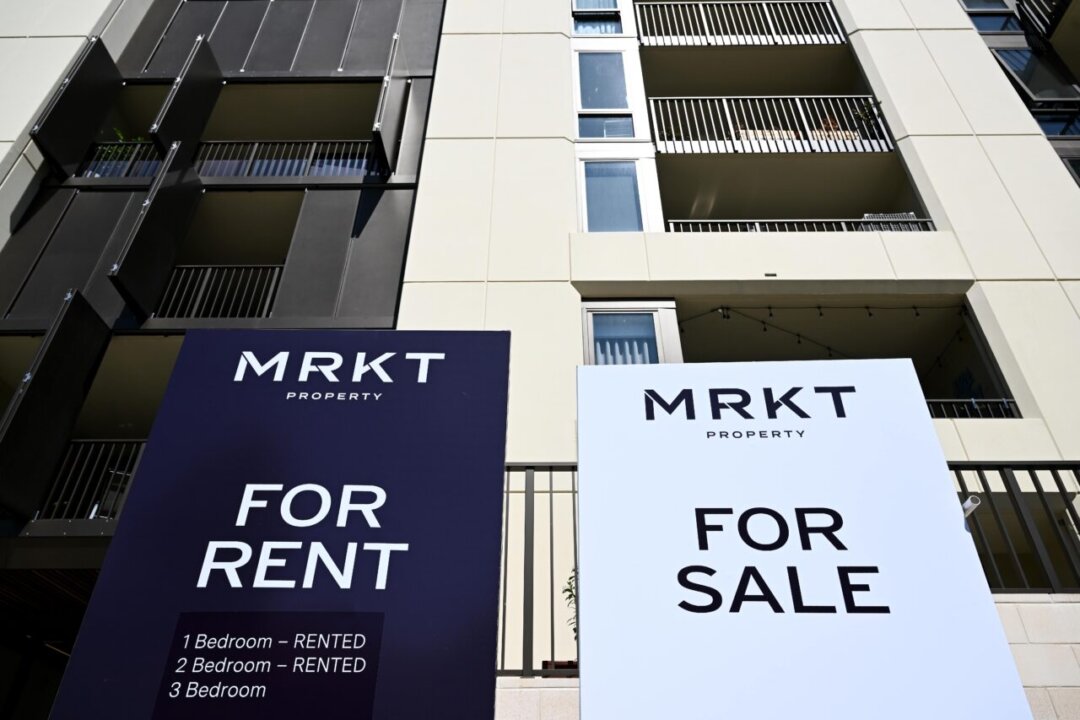 A ‘For Rent’ and a ‘For Sale’ sign is seen in Canberra, Australia on Feb. 27, 2023. (AAP Image/Lukas Coch) 