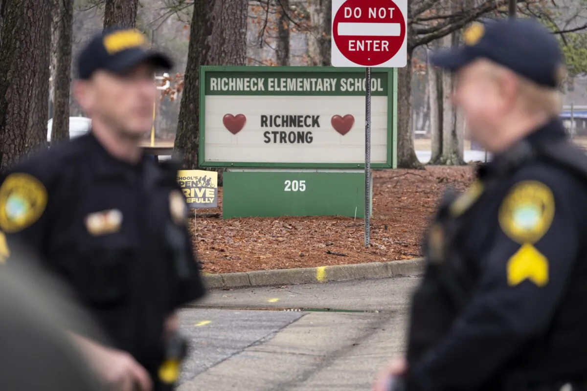 Police look on as students return to Richneck Elementary in Newport News, Va., on Jan. 30, 2023. (Billy Schuerman/The Virginian-Pilot via AP)
