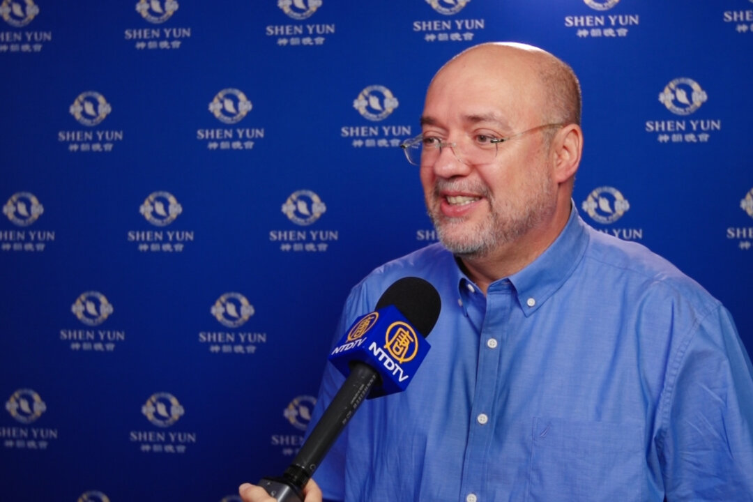 Jorge Cordenonsi, CIO for GRSA and board member for CIONET—the largest community of Digital Leaders in Europe and Latin America—watched Shen Yun perform at the Teatro Bradesco (Bradesco Theater) in São Paulo, Brazil, on March 21, 2023. (NTD)