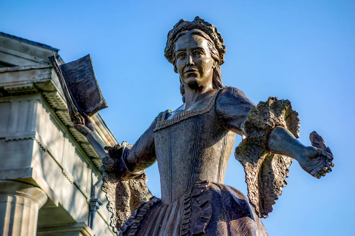 She wrote a history of our emerging nation. Mercy Otis Warren bronze statue, by David Lewis, at Barnstable County Courthouse, Mass. (Kenneth C. Zirkel/CC BY-SA 3.0)