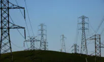 Small Plane Crashes Into Power Lines in Oregon and Kills 3: Police