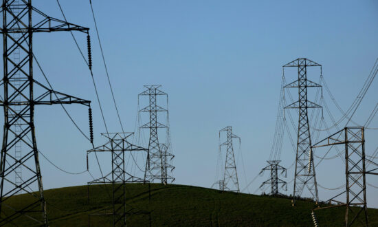 California Lawmakers Seek to Speed Up Power Line Construction