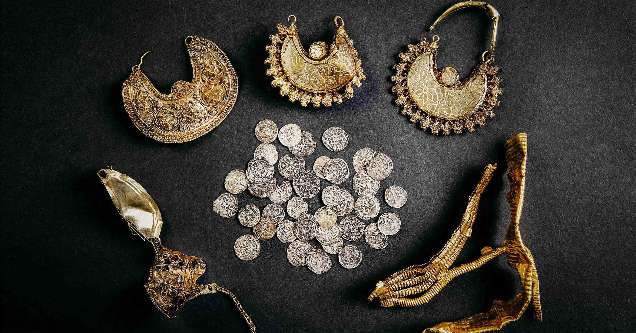 NextImg:Dutch metal detectorist finds 1,000-year-old golden treasure from high Middle Ages