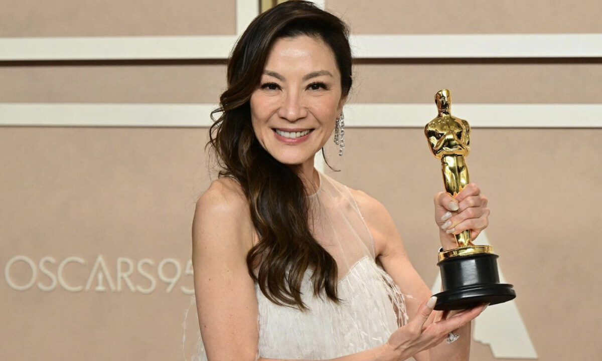 NextImg:Squats Keep You Healthy and Beautiful: Michelle Yeoh
