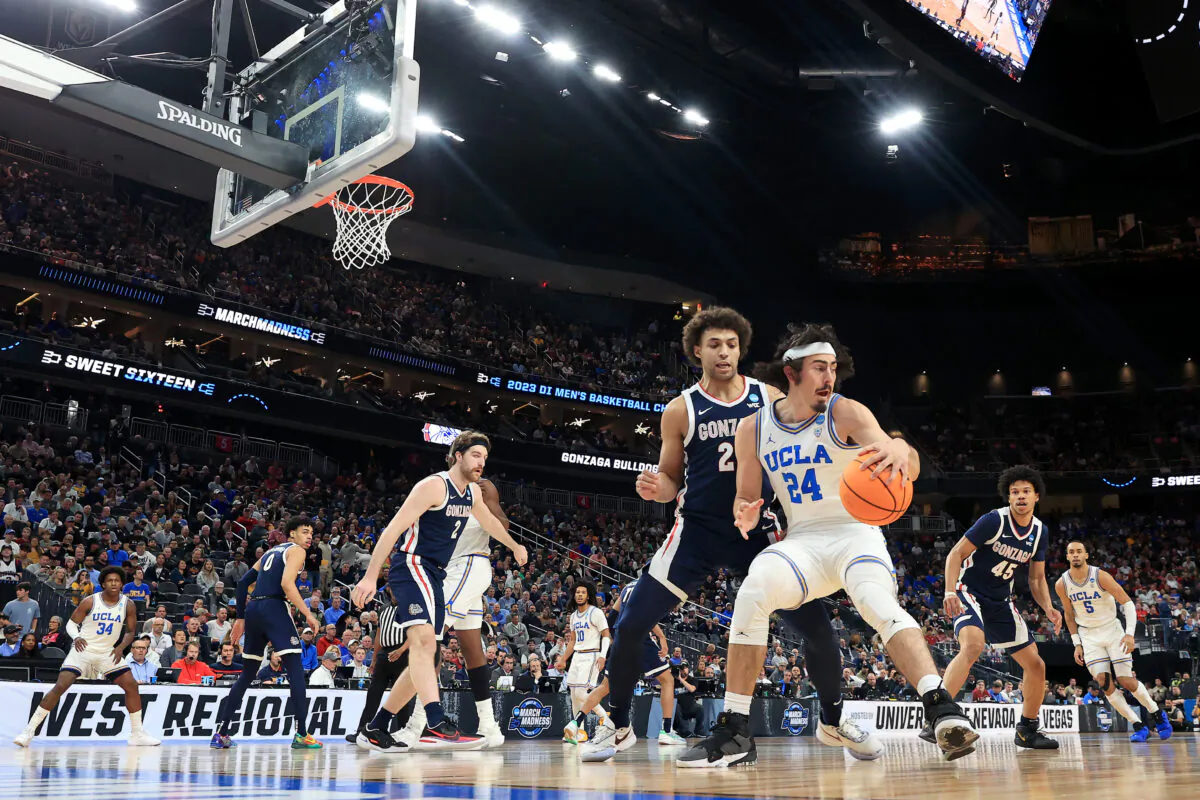 Jaime Jaquez Jr. (24) of the UCLA Bruins dribbles the ball against Anton Watson (22) of the Gonzaga Bulldogs during the first half in the Sweet 16 round of the NCAA Men's Basketball Tournament in Las Vegas on March 23, 2023. (Mandato/Getty Images)