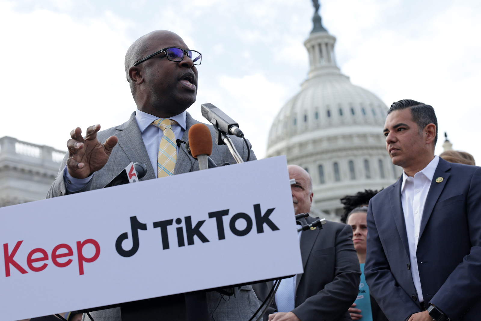 Democrat Congressman Calls Republicans 'Cowards' in Hallway Outburst on Gun Control - Vimarsana News