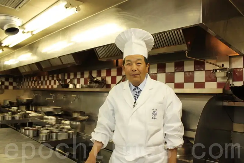 Chen Kenichi in the kitchen of the Szechwan Restaurant Akasaka in Tokyo. (He Wei/The Epoch Times)