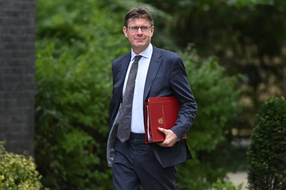 Greg Clark arrives for a Cabinet meeting at 10 Downing Street in London on July 12, 2022. (Leon Neal/Getty Images)