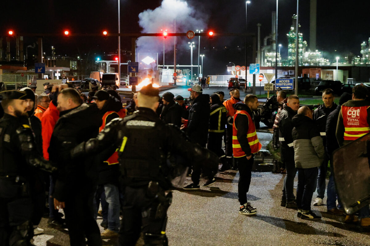 NextImg:French President Macron Says Will Not Yield to Pension Protests