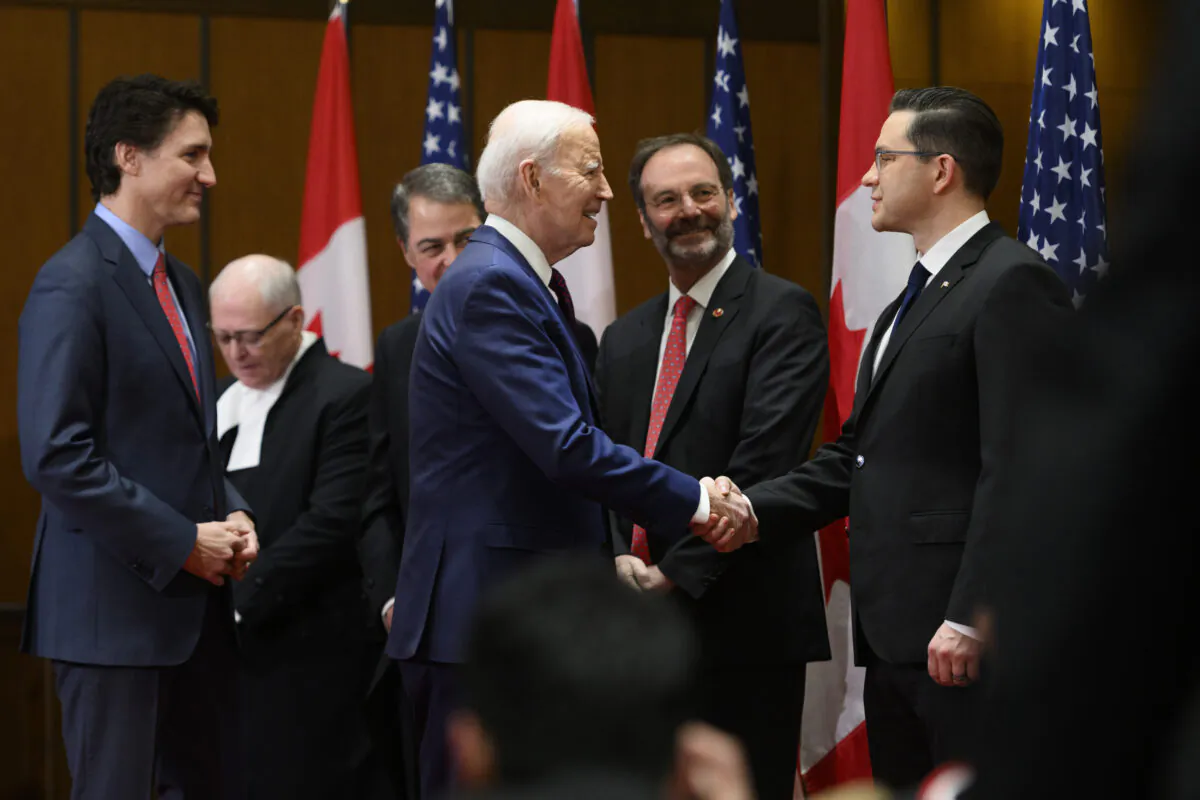 U.S. President Joe Biden shakes hands with Conservative Party Leader Pierre Poilievre, as Prime Minister Justin Trudeau looks on, during a welcoming ceremony on Parliament Hill in Ottawa on March 24, 2023. (The Canadian Press/Justin Tang)