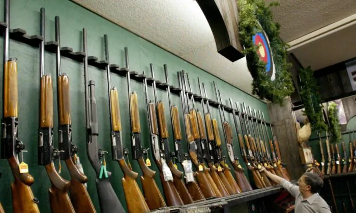 Hunting rifles and shotguns at a gun store in Toronto, in a file photo. (Kevin Frayer/The Canadian Press)