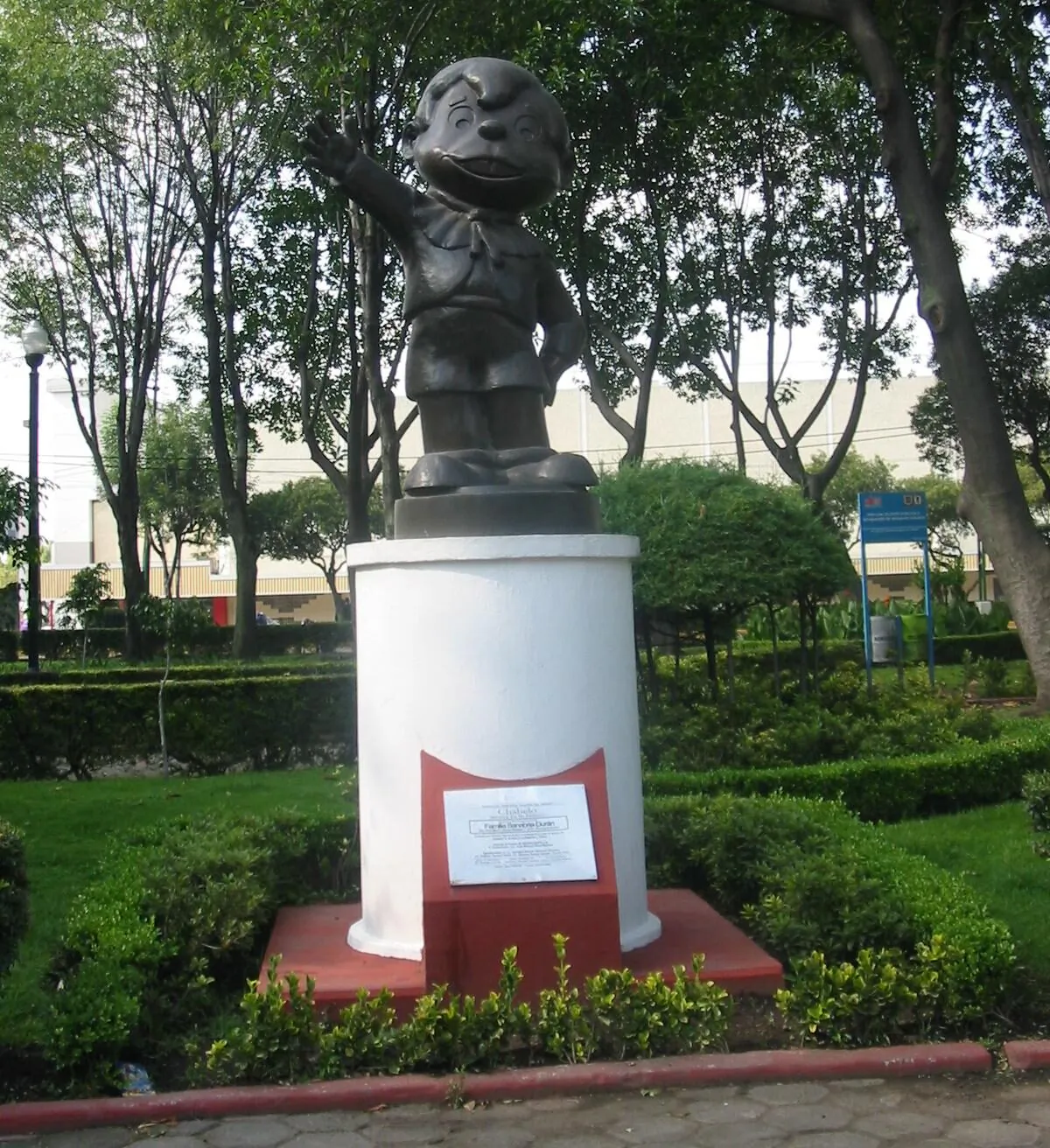 Statue in honor of Chabelo located in the "Jardin de los Grandes Valores" (Garden of Great Values) in Mexico City, in Mexico. (Wikipedia)